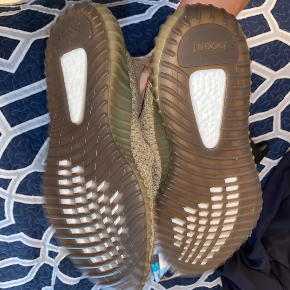 Yeezy V2 - Picture 3 of 7